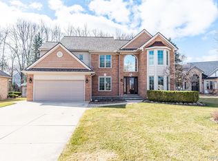 350 Jonathan Dr, Rochester Hills, MI 48307
