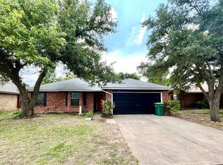821 Larue Dr, Cedar Hill, TX 75104