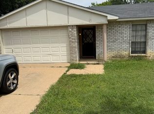 6933 Glenhurst Dr, North Richland Hills, TX 76182