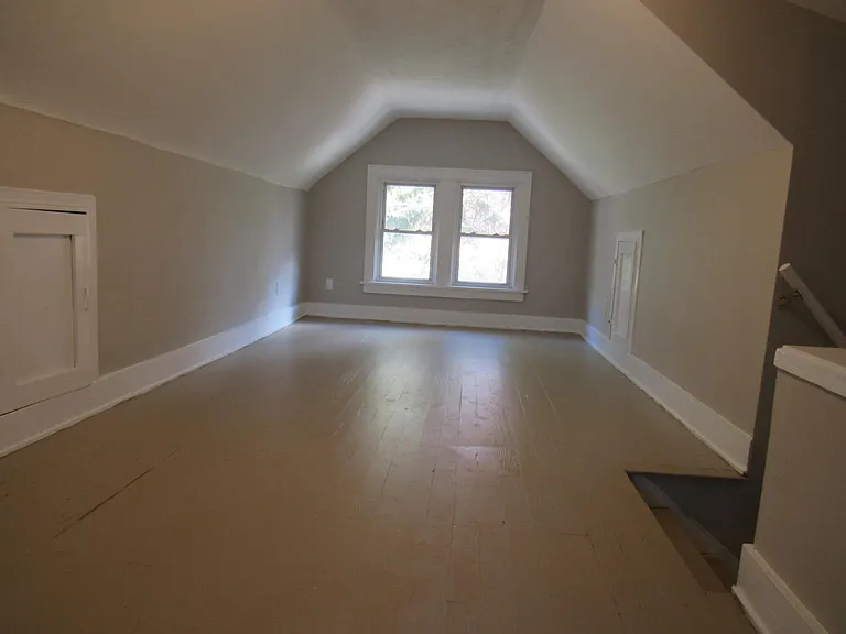 320 Zeller Ave — Photo 16