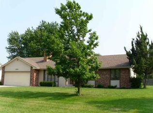 3711 SE 28th St, Topeka, KS 66605