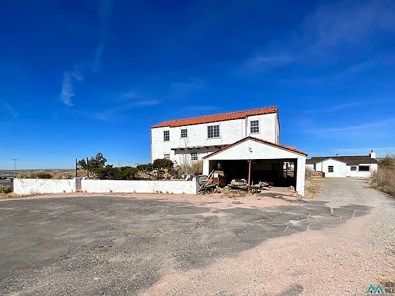 2nd image of 805 Country Club Dr