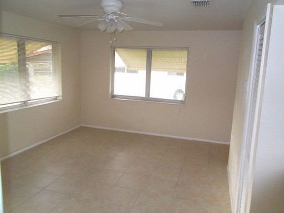 3rd image of 5370 NE 17th Ter