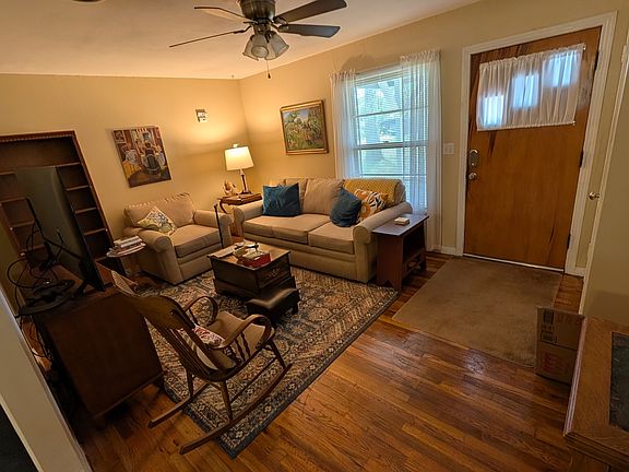 2nd image of 703 Meadow Dr