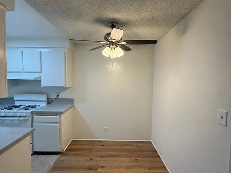 Marquis Apartments — Photo 6
