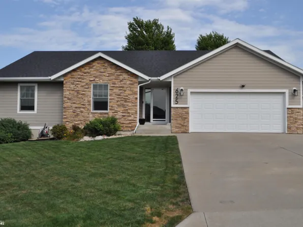 625 Field Crest Dr, Carroll, IA 51401