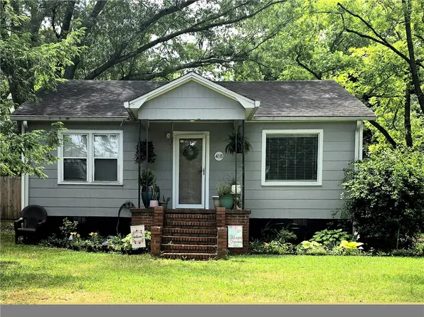 418 Eaton St, Central, SC 29630