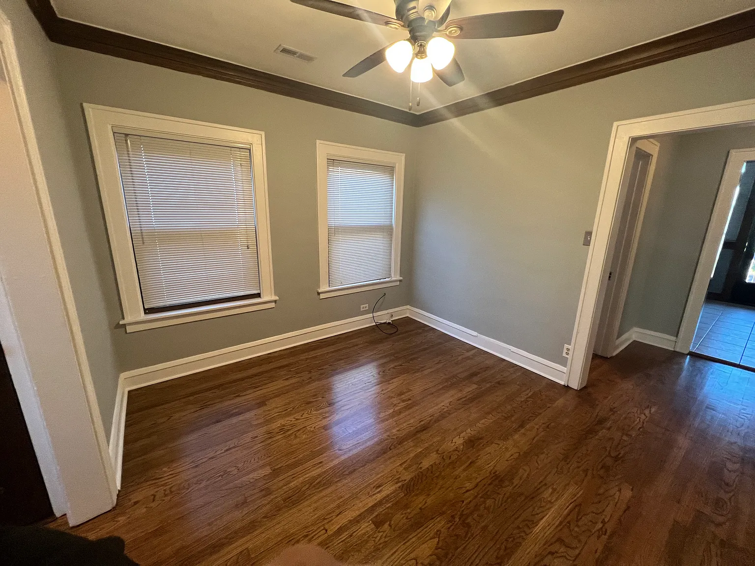 2 bed, 1000 sqft, $1,600 — Photo 2