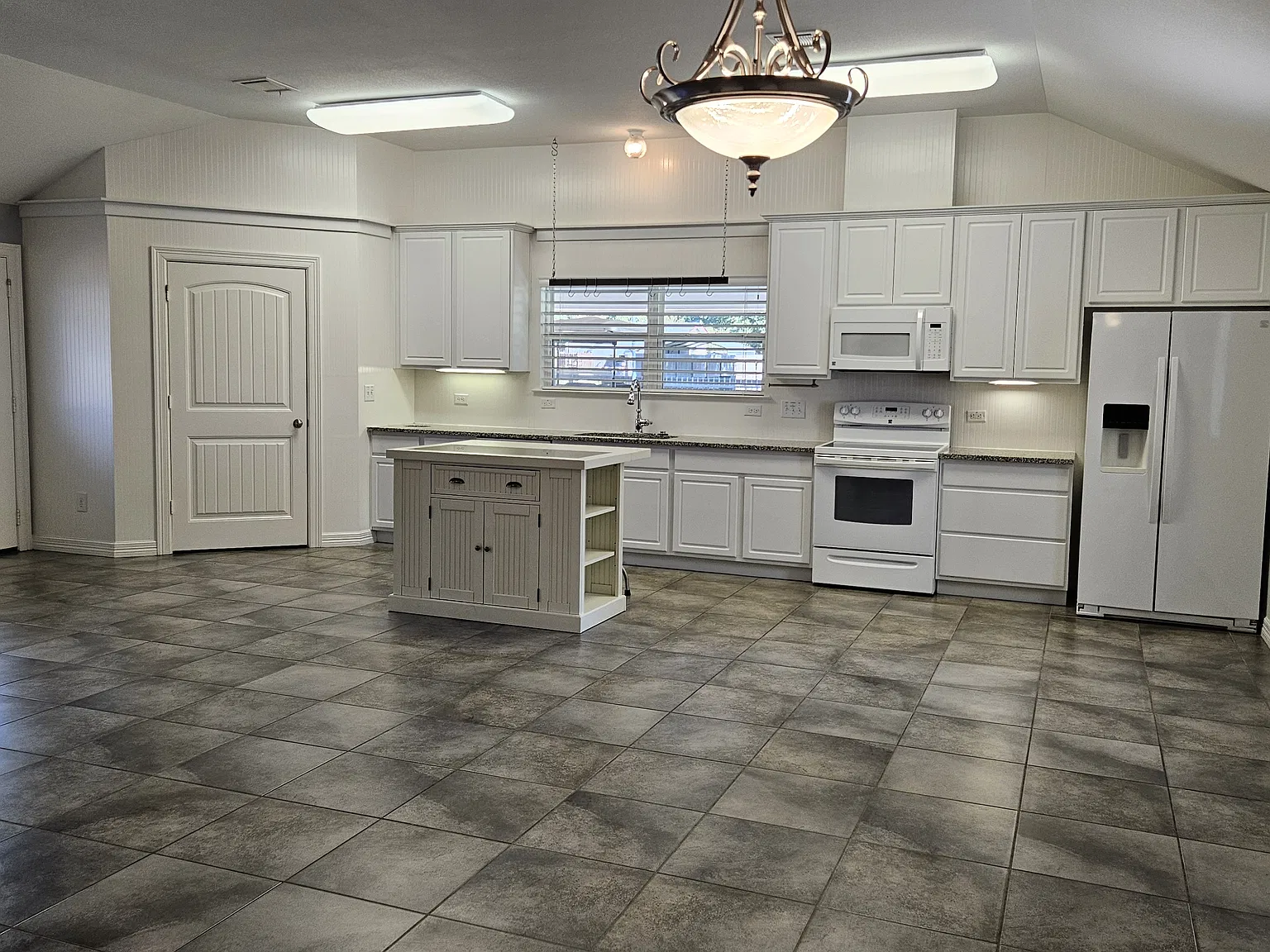 1 bed, 1288 sqft, $1,640 — Photo 1
