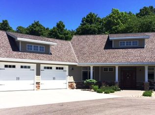 8720 425th St, Cushing, MN 56367