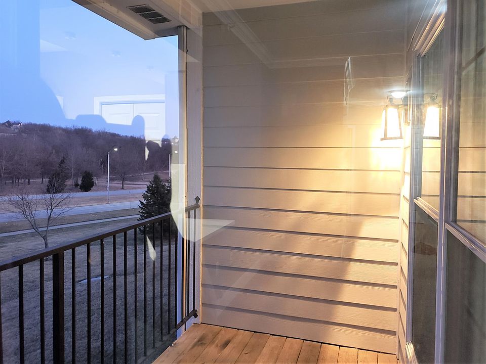 2nd floor balcony