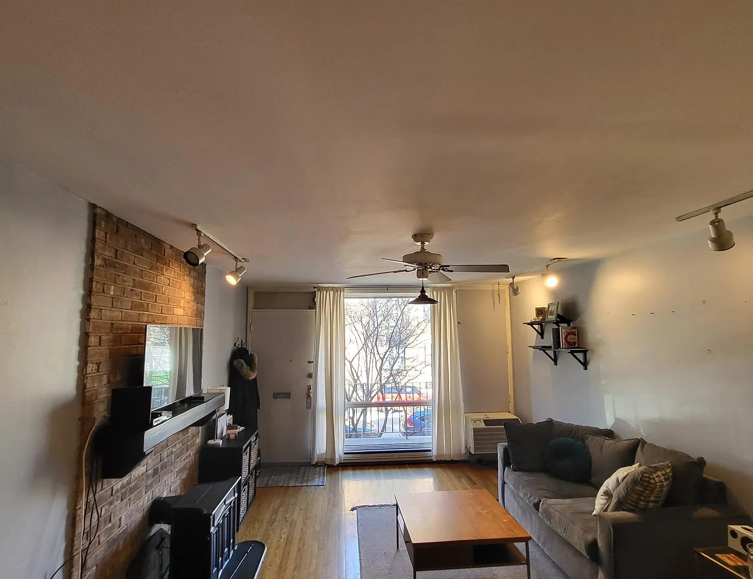 1 bed, 750 sqft, $2,400 — Photo 1