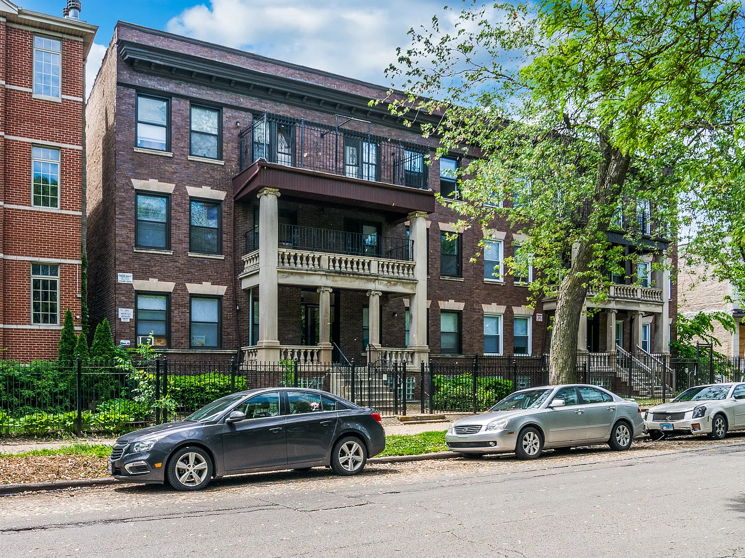 3 bed, 1200 sqft, $1,985 — Photo 4