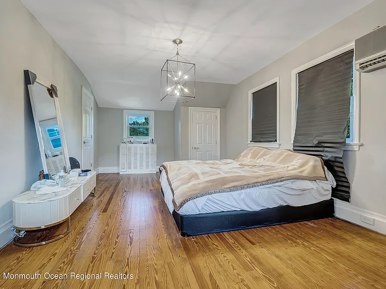 110 Monmouth Dr — Photo 18