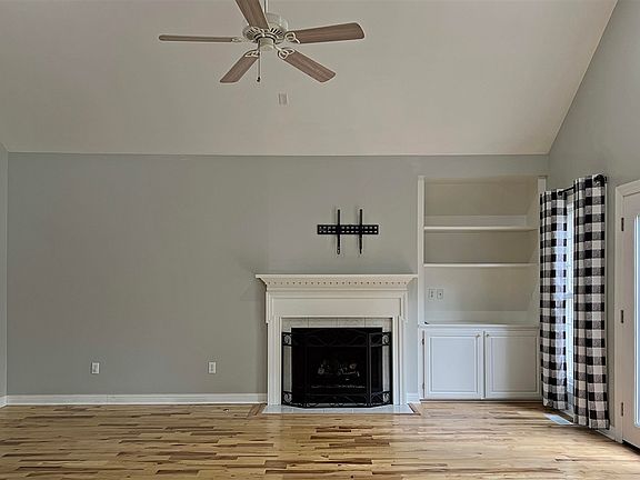 5th image of 1002 Dogwood Dr
