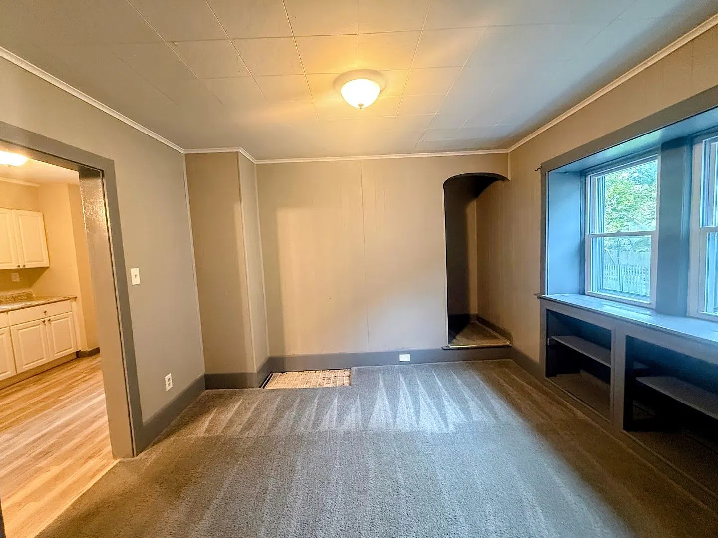 3 Bedroom 1 Bathroom Home Ready to Rent! — Photo 3