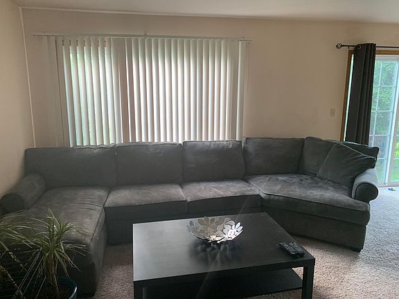 Spacious living room, newer carpet