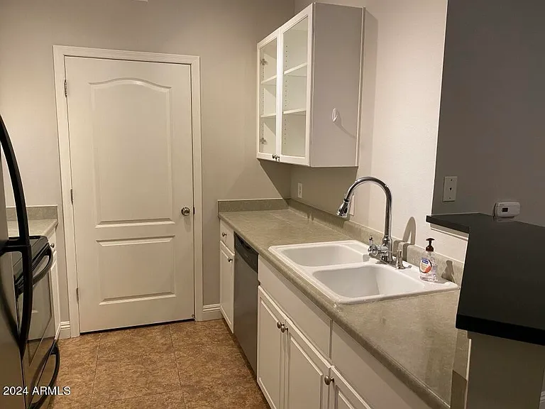 1701 E Colter St #106 — Photo 4