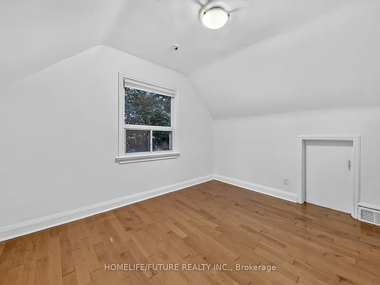46 Stamford Sq N — Photo 19