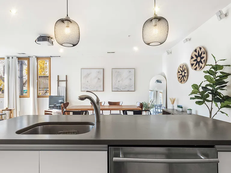 210 Bolton St #6 — Photo 7
