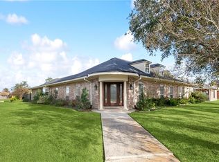 5741 Foxcroft Dr, New Orleans, LA 70128