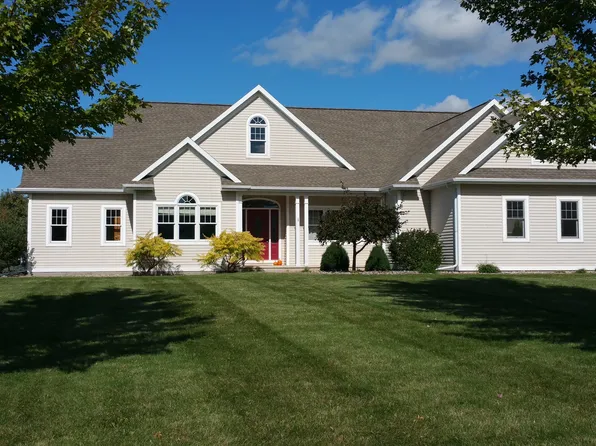 W3833 Somerset Ct, Fond Du Lac, WI 54937