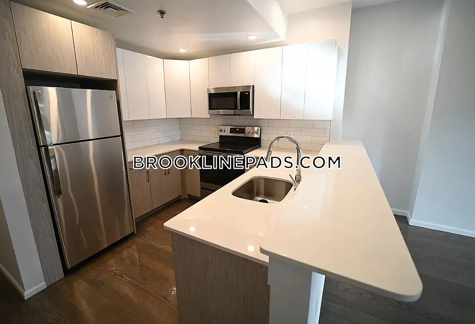 1414 Beacon St #3F