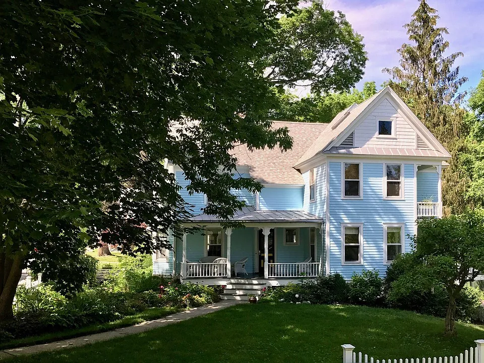 21 Benton Ave