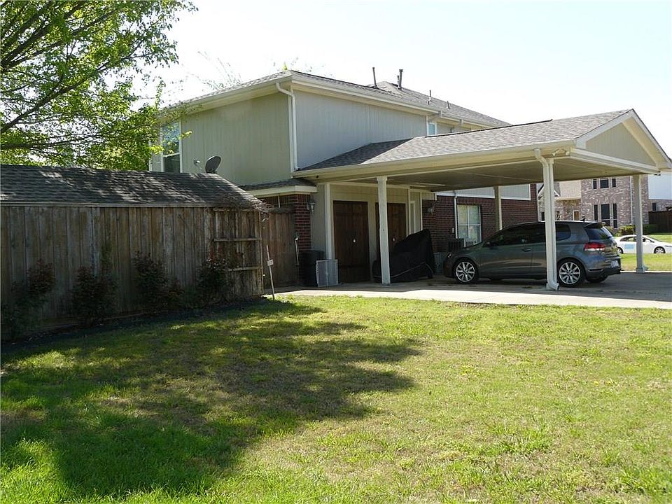 2nd image of 828 Waterwood Ln