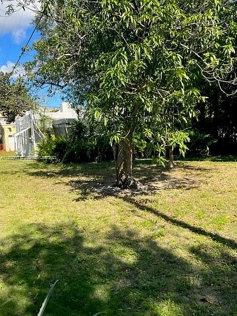 2nd image of 821 NE 120th St