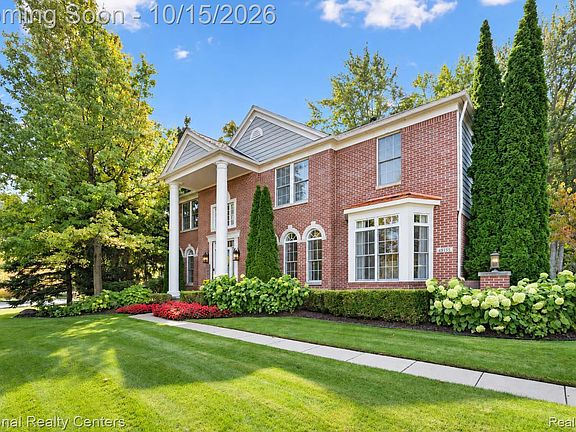 3rd image of 48155 Roundstone Ct