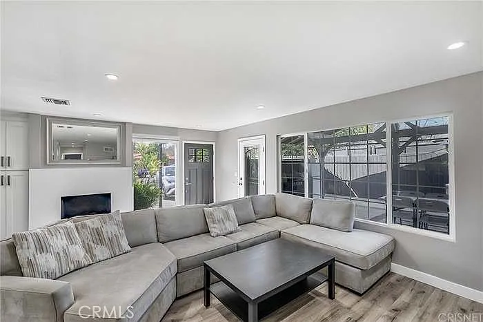 19221 Napa St — Photo 6