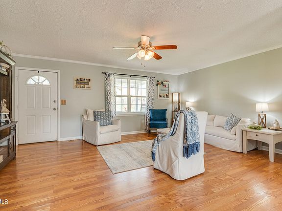 3rd image of 1109 Miller Dr