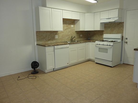 5th image of 114 W Stevenson Dr