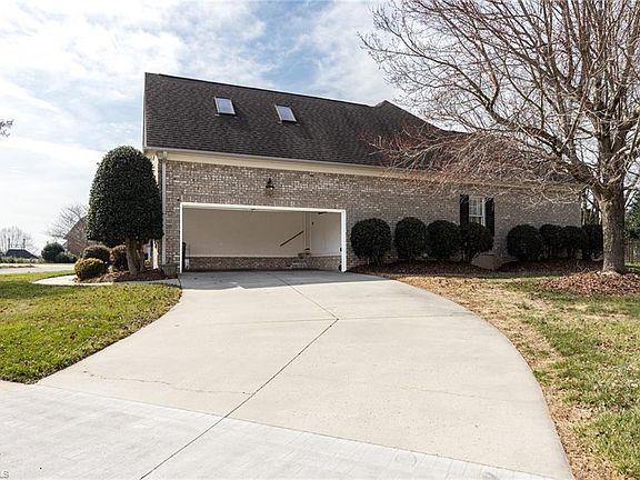 4th image of 2 Wexford Cir