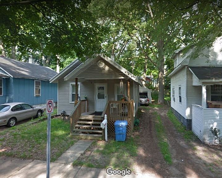 1st image of 628 Leslie St