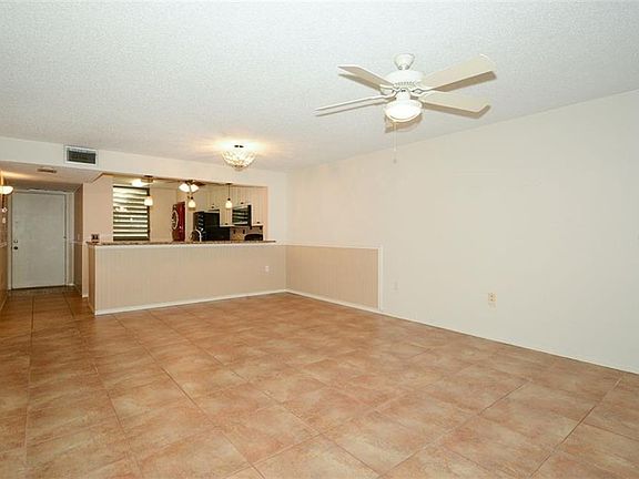 5th image of 286 Sherwood Dr
