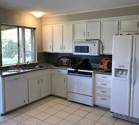 5th image of 111 Lancelot St #1