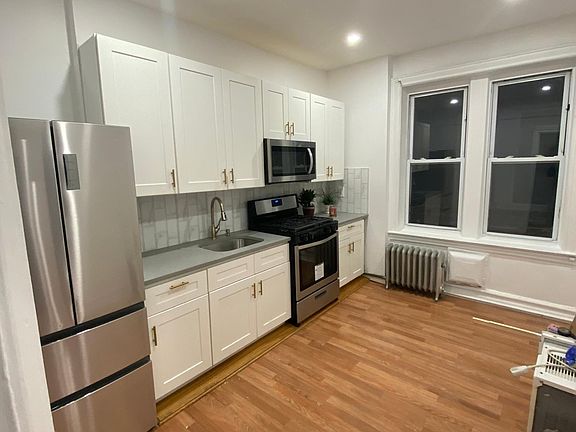 5th image of 996 Belmont Ave APT 2F