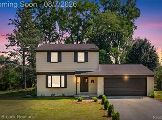 1874 Hopkins Dr, Wixom, MI 48393