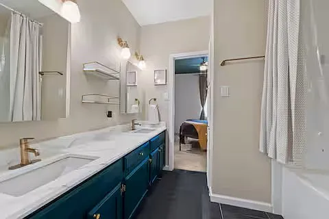 2 bed, 983 sqft, $2,500 — Photo 2