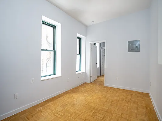 Rented by City Connections Realty | media 8