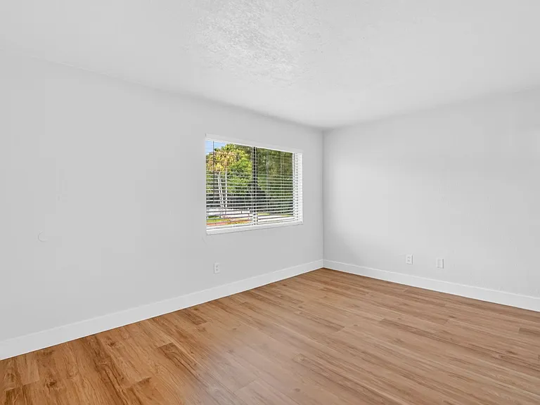 Southern Villas — Photo 33