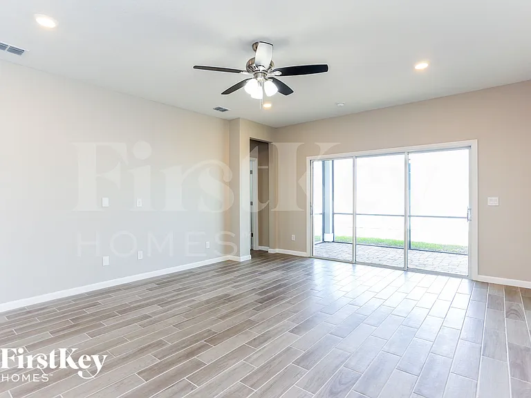 1633 Mathews Manor Dr — Photo 3