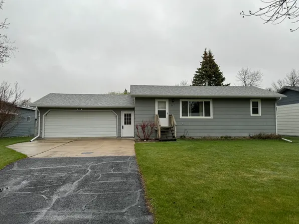 217 E Main St, Warner, SD 57479