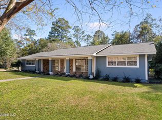 56114 Diamondhead Dr E, Diamondhead, MS 39525