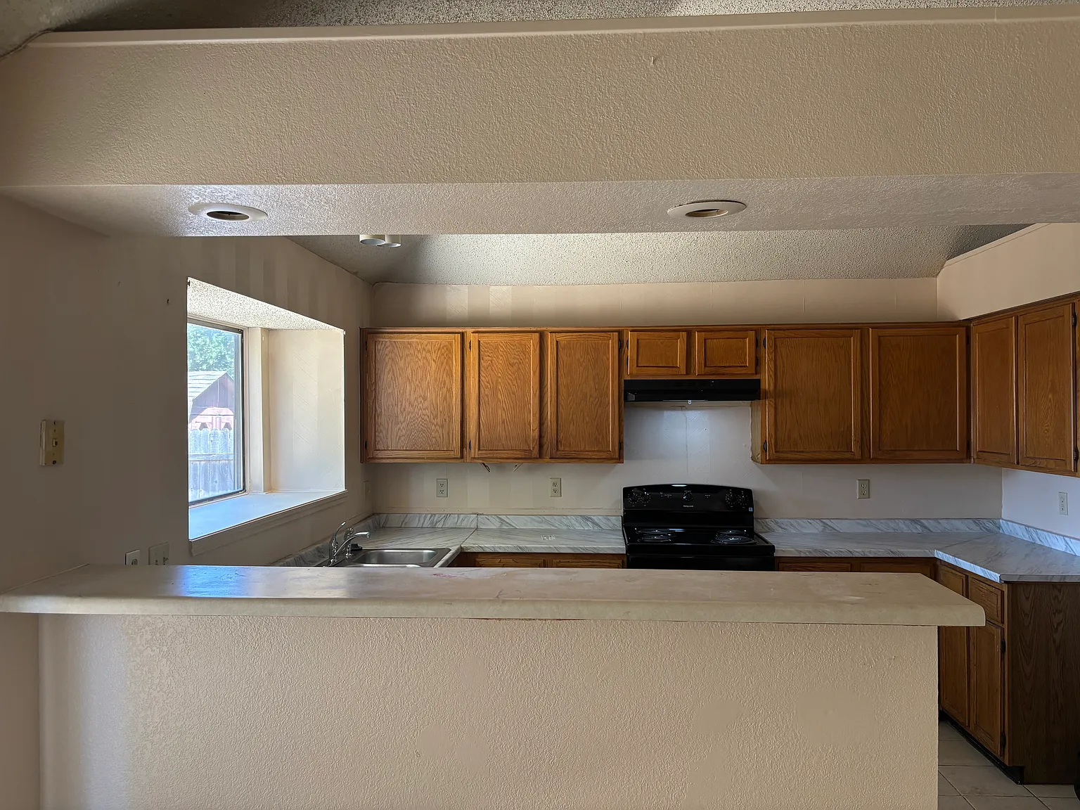 3 bed, 1480 sqft, $2,100 — Photo 3