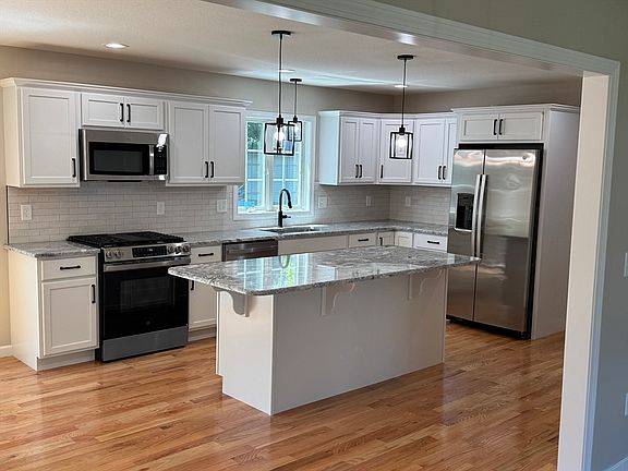 5th image of 147 Parkerview St