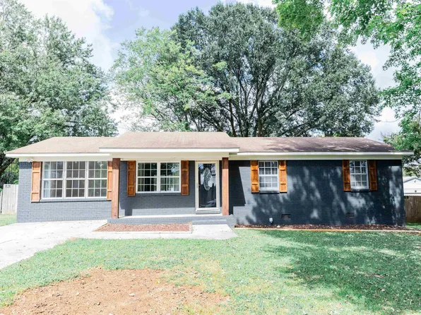 717 Larkwood Cir SW, Hartselle, AL 35640