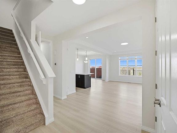4th image of 193 E Cityscape Gdns NE